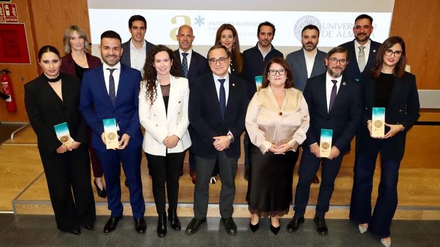 La Universidad de Almería presume de antiguos alumnos y reconoce su talento: “Despuntan profesionalmente y son referentes para jóvenes de generaciones siguientes”