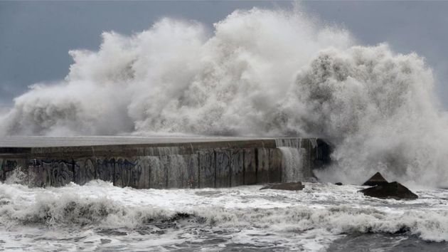 La Aemet avisa de un viernes y un sábado muy inestables en España: avisos por lluvias fuertes, temporal marítimo, viento y nieve en estas zonas
