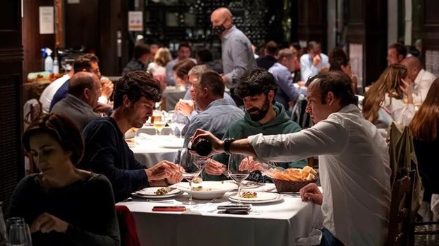 FACUA advierte que los restaurantes no pueden cobrar penalizaciones a los clientes por cancelar sus reservas: varios establecimientos han sido denunciados