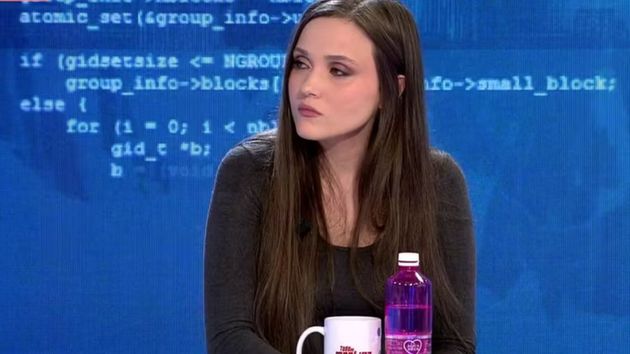 Ayme Román, divulgadora: “Somos una generación que ha visto a sus padres destrozarse física y psicológicamente durante 30 años para luego acabar en la calle”