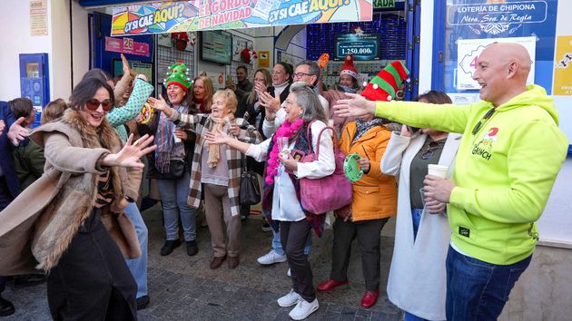 La Lotería de Navidad confirma que BBVA Y CaixaBank son los dos únicos bancos autorizados para cobrar los décimos de los premios grandes