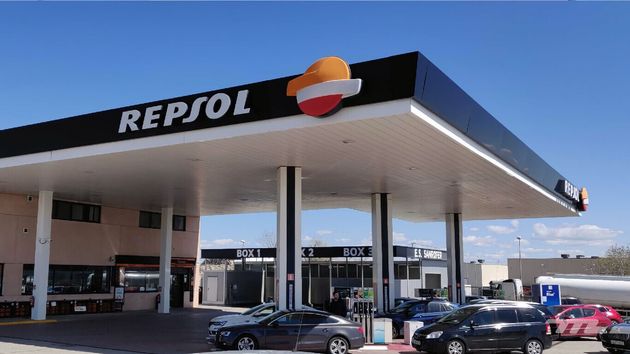 El precio de la gasolina sigue bajando y el diésel cuesta 1,004 euros en esta gasolinera