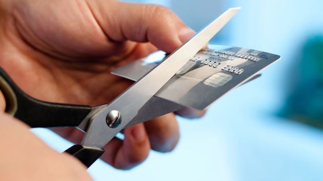 El Gobierno va a suspender todas las cuentas bancarias y tarjetas a los contribuyentes que aparezcan en esta base de datos