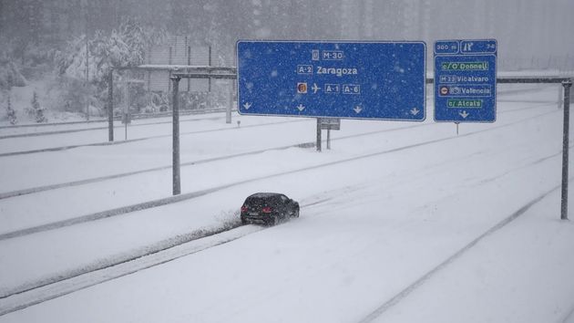 La AEMET lo confirma: llega el pleno invierno a España con desplome de las temperaturas y nieve a 600 metros justo antes de Navidad