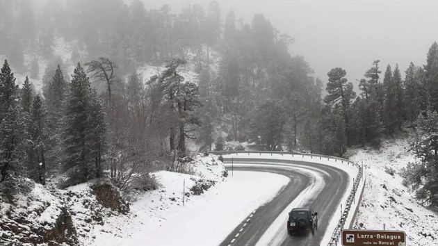 La AEMET avisa de un martes de nieve, viento y frío y señala las horas más delicadas para viajar y salir