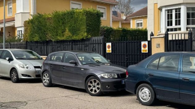 Se puede denunciar a un vecino por aparcar en su propio vado
