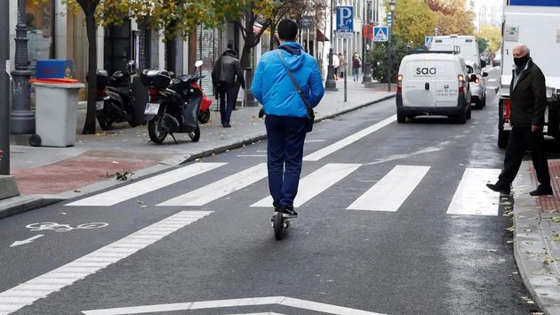 El Supremo lo confirma: conducir un patinete eléctrico sin licencia puede ser delito si sus características lo convierten en ciclomotor