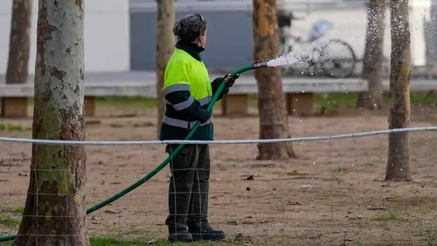 Un jardinero de 58 años logra una pensión de incapacidad permanente de 1.588,06 euros después de que la Seguridad Social se la denegara por considerar que estaba apto para trabajar a pesar de sufrir síncopes y enfermedad vascular grave
