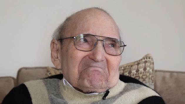 Jubilados mayores de 80 años sobre sus arrepentimientos: “Le dije a mi padre ‘por favor no vengas a despedirme’. Cuando me giré para decir adiós, ya se había ido”