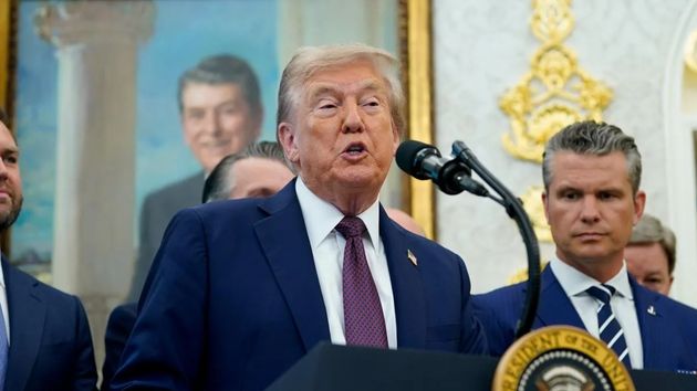 El petróleo cae en torno al 0,6% tras la operación de EEUU en Venezuela y Trump se atribuye el control del país