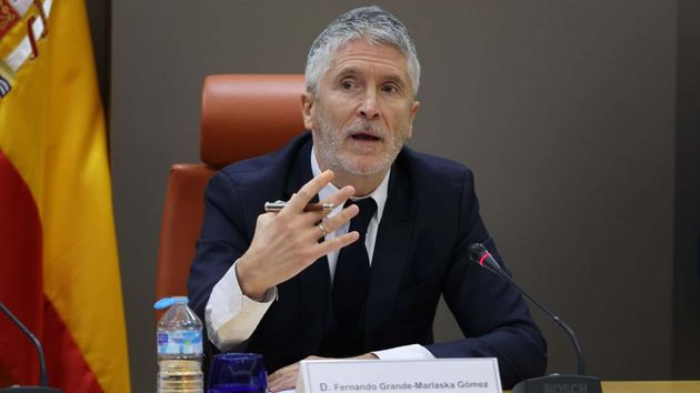 Confirmado por Interior: no habrá multas por la baliza V-16 durante un tiempo "razonable" y se priorizará la información al conductor
