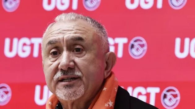 UGT presiona al Gobierno y amenaza con romper los acuerdos si no aprueba el control horario y el SMI