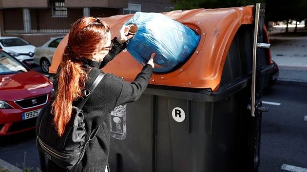 Este ayuntamiento empezará a cobrar la tasa de basura según las veces que abras el contenedor a partir de 2026