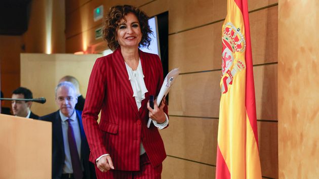 Montero denuncia “mentiras y noticias falsas” sobre las supuestas concesiones a los independentistas