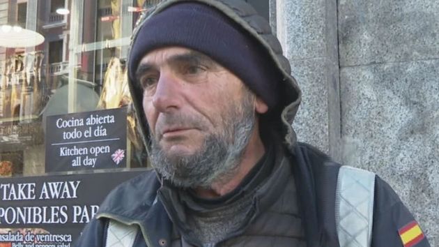 Luis, de trabajar como limpiabotas 32 años en el Palace a dormir en la calle: “Era autónomo, solicité la ayuda que daban. Como no tengo hijos, ni mujer, no me dieron nada”