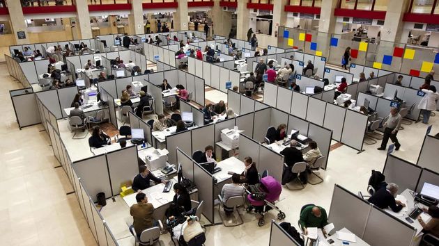 Gestores administrativos denuncian a Hacienda y a la Seguridad Social por enviar avisos legales fuera del horario laboral