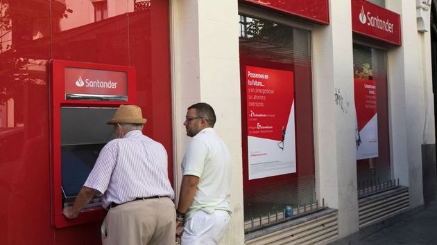 Un sobrino obligado a devolver 108.050 euros a la herencia por sacar dinero de la cuenta conjunta que tenía con su tío, a la que no aportó nada