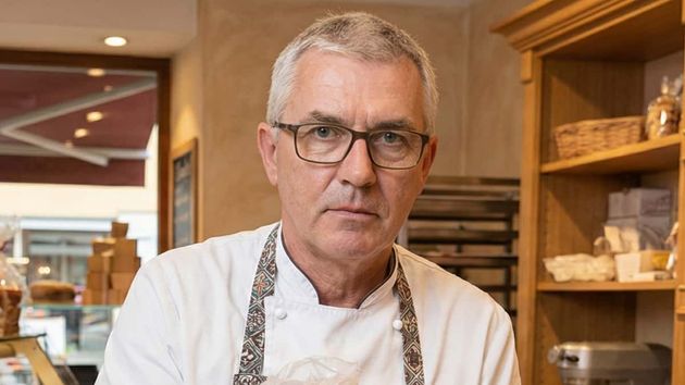 Un pastelero logra una incapacidad permanente de 1.615,12 euros por su pérdida de olfato y alcoholismo superado: la justicia lo avala por el riesgo de no detectar gases