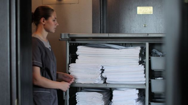 Yolanda, limpiadora de habitaciones de hotel: “Nos pagan 1,5 euros por cada habitación y tenemos entre 20 y 30 al día. Trabajamos hasta que el cuerpo dice basta”