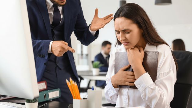 Las 20 “verdades incómodas” en el trabajo que delatan a los “jefes de mierda”: “Cuando las personas lloran en el baño la cultura apesta”