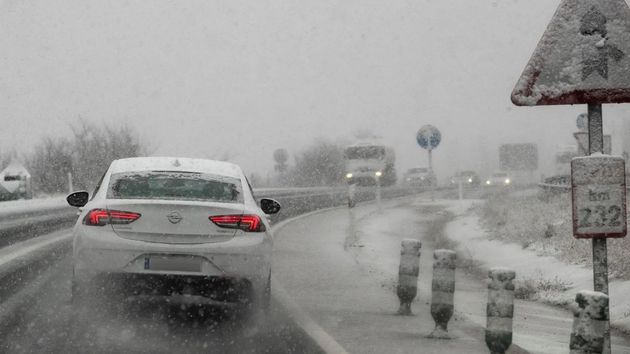 La Aemet activa avisos por el temporal mediterráneo: la borrasca Harry dejará lluvias muy persistentes, nieve y fuerte oleaje este lunes y martes