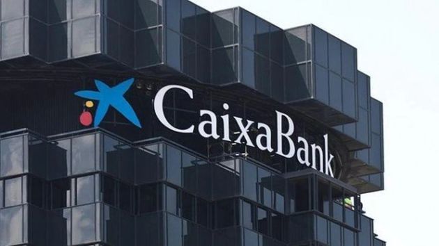 Dos hermanas reclaman la titularidad de una casa heredada que sigue a nombre de CaixaBank 38 años después de ser vendida a sus padres: la justicia ordena cambiar la escritura
