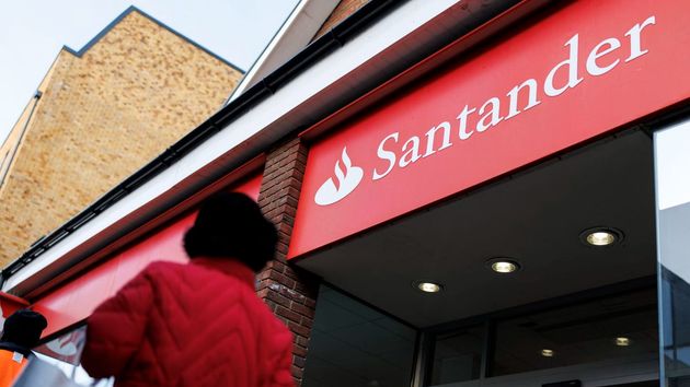 Banco Santander obligado a indemnizar con 2,7 millones de euros a un colegio de sordos por “incumplir su deber de transparencia” con un producto financiero