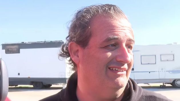 Rafael, el español que vive en una autocaravana de 8 m2: “Es lo único que me permite ahorrar para mi hija”