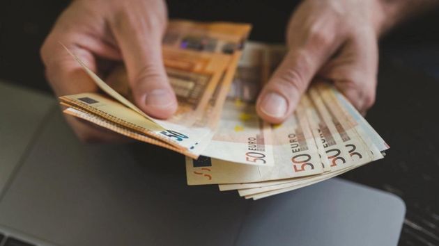 El 63% de las empresas españolas sube el salario a sus empleados por el incremento del coste de vida y apuesta por la retención del talento ofreciendo más flexibilidad