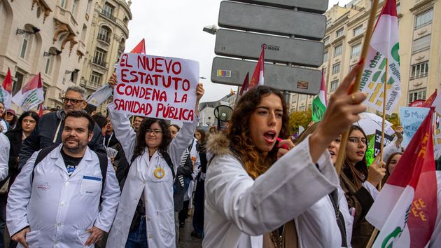 Los médicos de toda España convocan una huelga indefinida a partir del 16 febrero contra el Estatuto Marco propuesto por el Ministerio de Sanidad