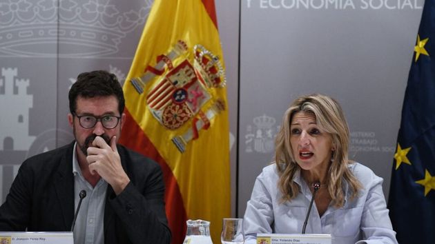 Trabajo se reunirá el lunes con sindicatos y patronal para cerrar la subida del SMI en 2026