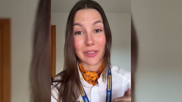Una azafata de Ryanair sin pelos en la lengua: “No cobramos nada en los retrasos de vuelo. Si hay un retraso de 2 horas, las hacemos gratis. Tened más empatía”