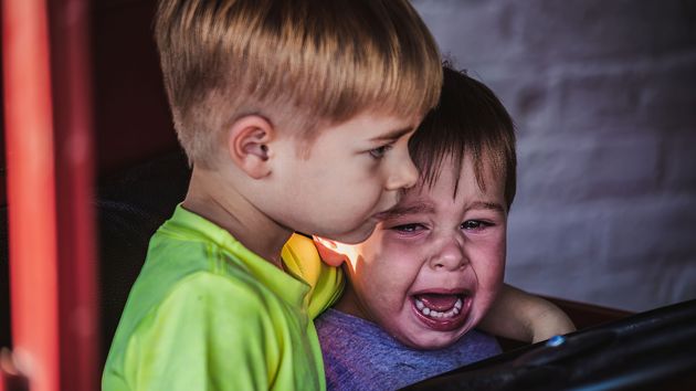 Un padre roba 8.000 euros de la cuenta de ahorros de su hijo de 4 años para irse de viaje: “Lo vi como un préstamo al 0% de interés”