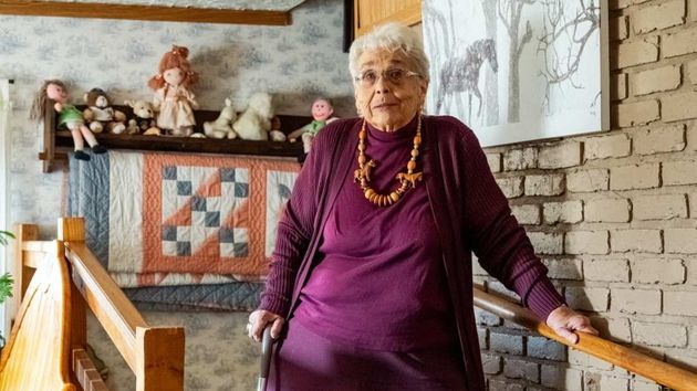 Barbara Ford, de 83 años, sigue trabajando: “Después de una carrera como enfermera y camionera, no quiero quedarme en casa y el dinero me rinde mucho”