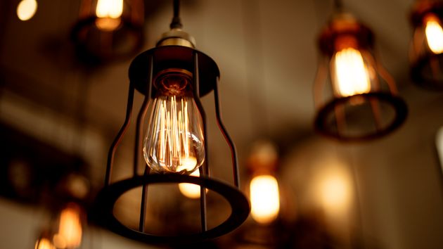 El precio de la luz hoy lunes 26 de enero de 2026: las horas más baratas y caras dentro del PVPC