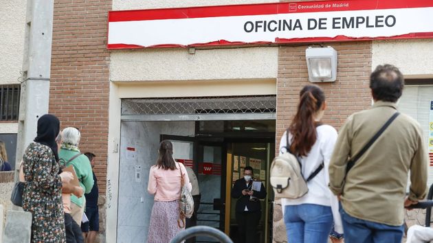 Una madre que no se inscribió como demandante de empleo durante casi 10 años podrá cobrar el subsidio para mayores de 52 años gracias a la doctrina del paréntesis: estaba cuidando de sus hijas