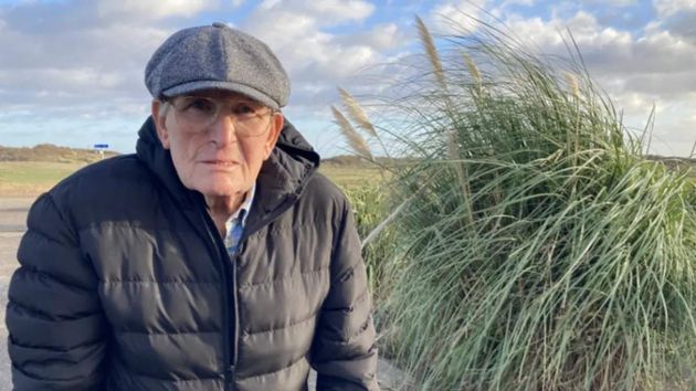 Un jubilado de 86 años es multado con 288 euros por “escupir una hoja” que le metió el viento