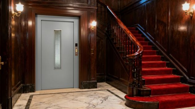 Una vecina se niega a pagar las obras del ascensor porque afectan a su trastero: la justicia confirma que tiene que pagar porque es una obra de accesibilidad