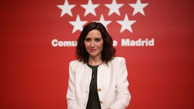 La Comunidad de Madrid facilita las donaciones entre hermanos y tíos y elimina el impuesto para importes de hasta 1.000 euros