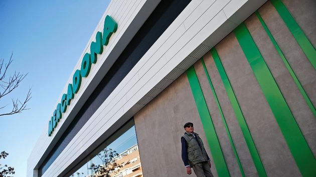 Mercadona debe pagar 12.674 euros a los herederos de un cliente que se cayó por estar el suelo mojado en un día de lluvia intensa
