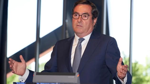 La CEOE rechaza el incentivo fiscal del Gobierno por la subida del SMI: “Es puro intervencionismo”