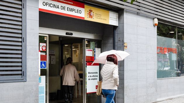 Una mujer con 3 hijos gana al SEPE y cobrará más con el subsidio para mayores de 52 años: durante años le pagaron menos por un cálculo discriminatorio de cotización por trabajo parcial