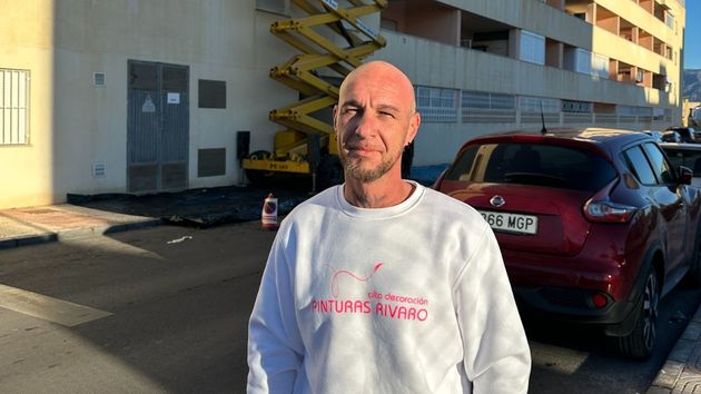 Ricardo, pintor autónomo: “Mis empleados ganan entre 1.600 y 1.800 euros al mes de 8 de la mañana a 4 de la tarde. Yo llego a mi casa a las 11 de la noche y sigo trabajando”