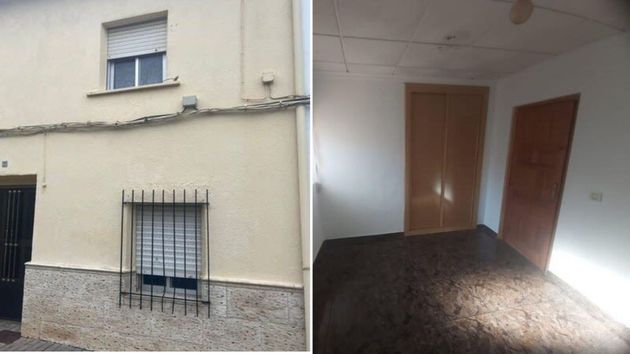 CaixaBank rebaja esta casa con 3 habitaciones, 2 baños y patio y la pone en venta por 38.000 euros