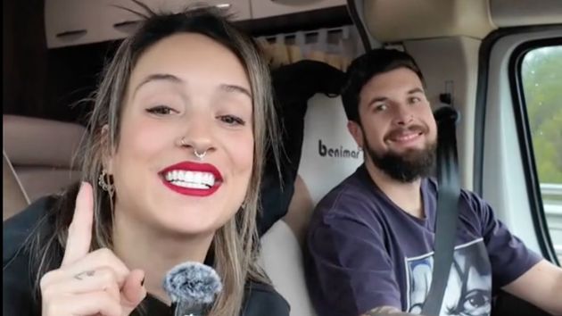 La pareja española que vive en una autocaravana de 15m2: “Antes teníamos espacio de sobra, ahora todo tiene que estar en su sitio” 