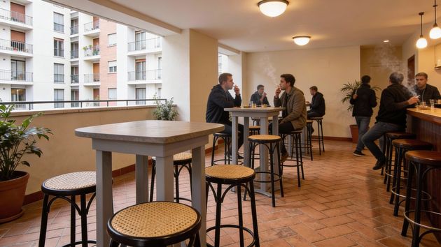 Una comunidad prohíbe fumar en los soportales del edificio junto a las terrazas de varios bares: la justicia dice que la salud prevalece sobre el negocio hostelero