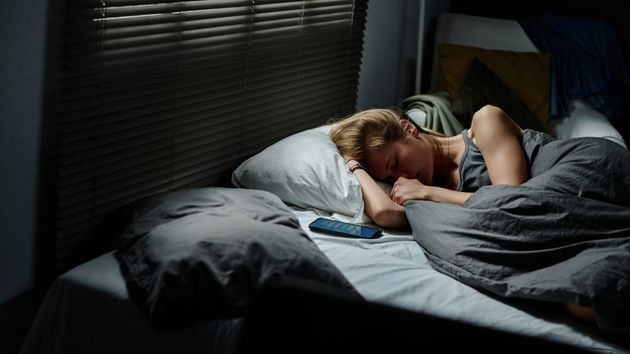 El pequeño hábito a la hora de dormir típico de las personas superdotadas: mucha gente lo hace