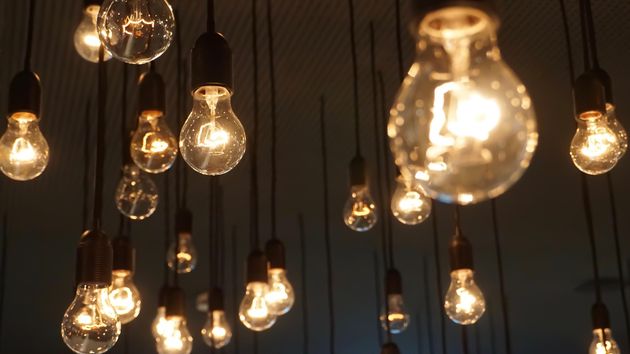 Precio de la luz hoy, lunes 9 de febrero de 2026: las horas más baratas y caras dentro del PVPC