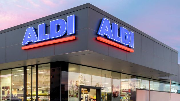 Llega a Aldi la baliza V16 homologada más barata del mercado: por menos de 30 euros