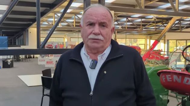 Maximino, 77 años, jubilado vendedor de maquinaria agrícola: “Facturamos más de 30 millones de euros y vendemos más de 100 tractores al año”